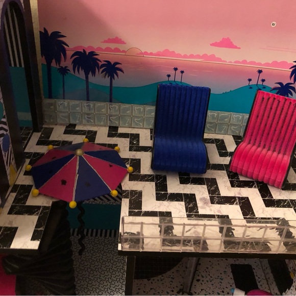 LOL Doll House - Picture 6 of 6